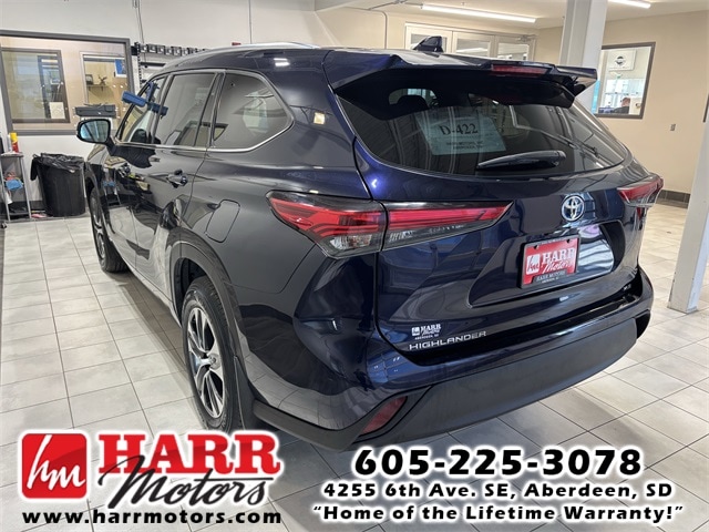 Used 2021 Toyota Highlander XLE with VIN 5TDHBRCH5MS024462 for sale in Aberdeen, SD