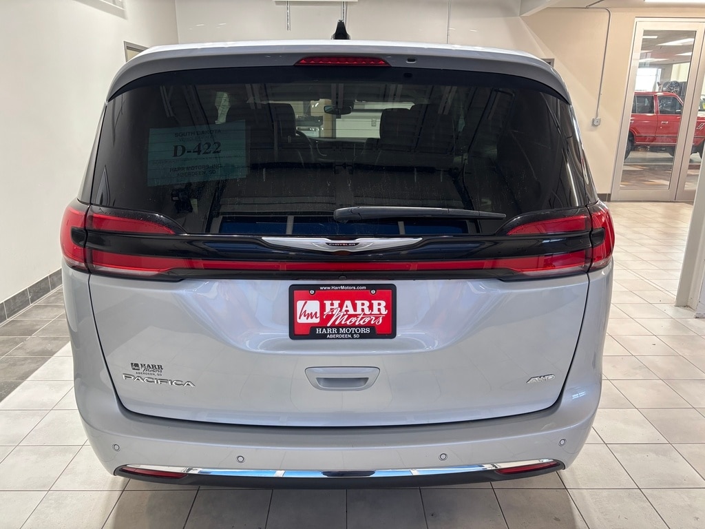2023 Chrysler Pacifica Touring L photo 3