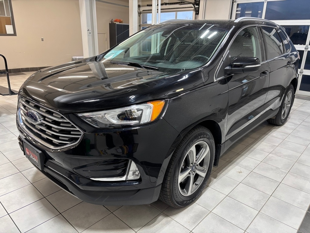 2020 Ford Edge SEL photo 2