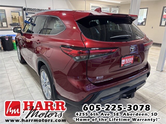 Used 2021 Toyota Highlander Limited with VIN 5TDDZRBH8MS075143 for sale in Aberdeen, SD
