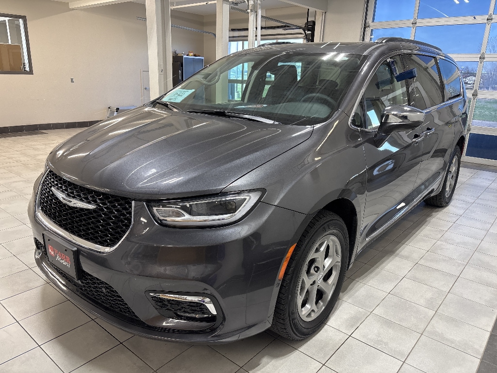 2022 Chrysler Pacifica Limited's photo