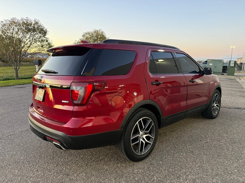 2017 Ford Explorer Sport photo 4
