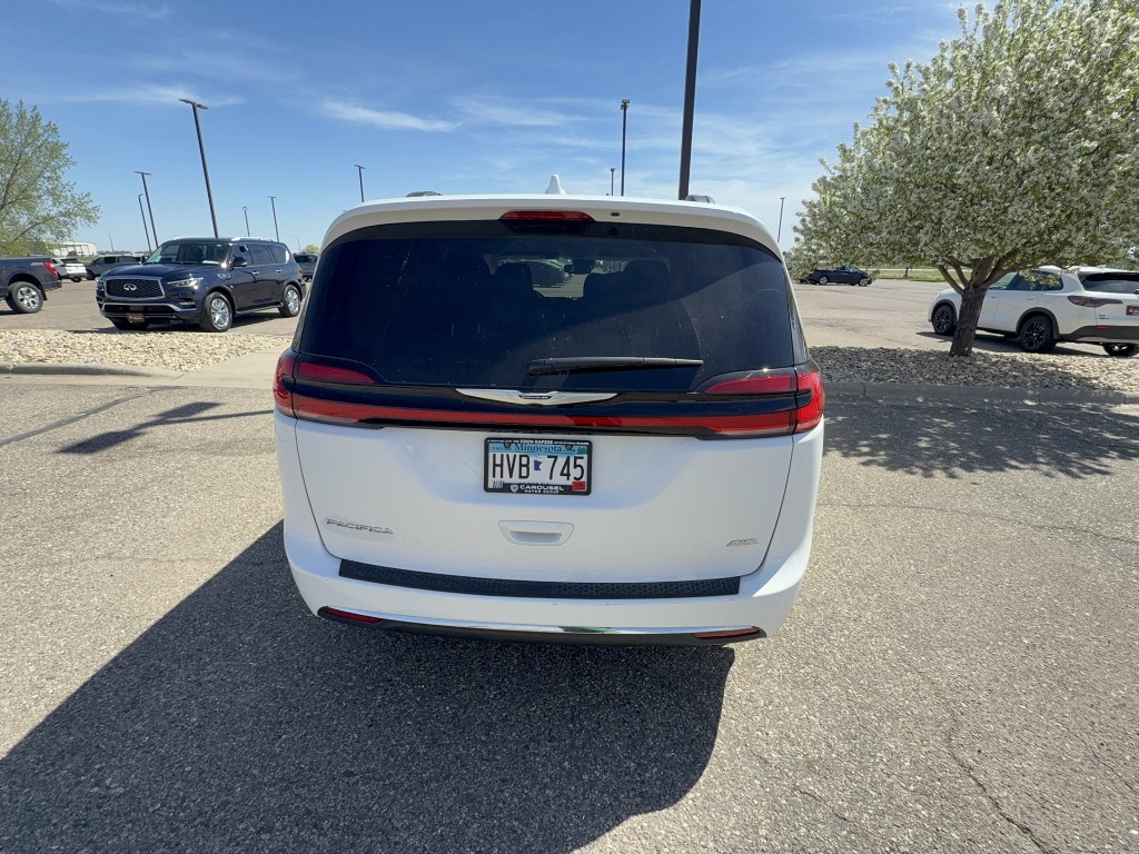 Used 2022 Chrysler Pacifica Touring L Van