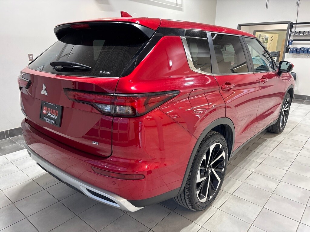 2024 Mitsubishi Outlander SE photo 4