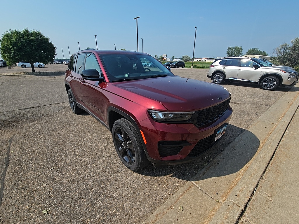 Used 2023 Jeep Grand Cherokee Altitude Sport Utility