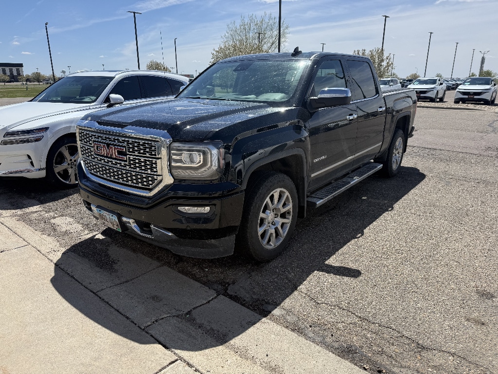 2016 GMC Sierra 4WD Crew Cab Short Box's photo