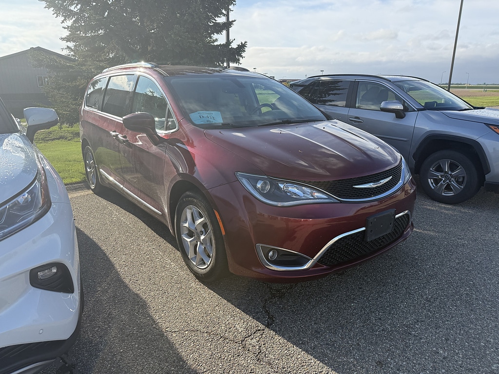 2017 Chrysler Pacifica Touring-L Plus's photo