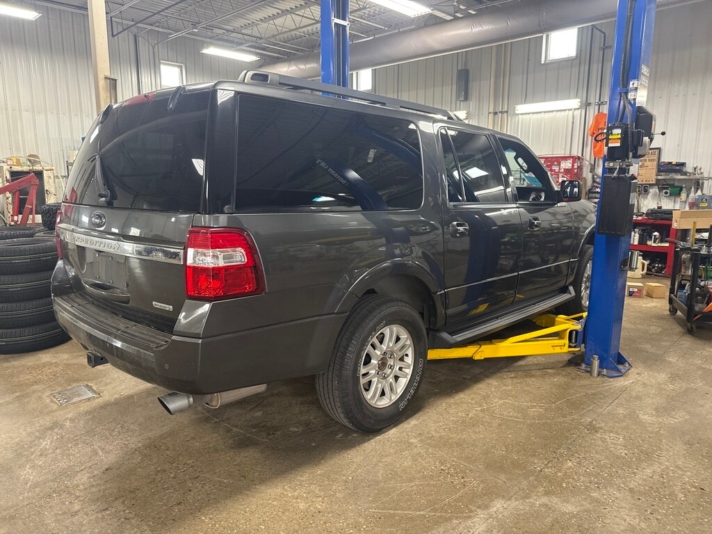 2017 Ford Expedition EL XLT photo 2