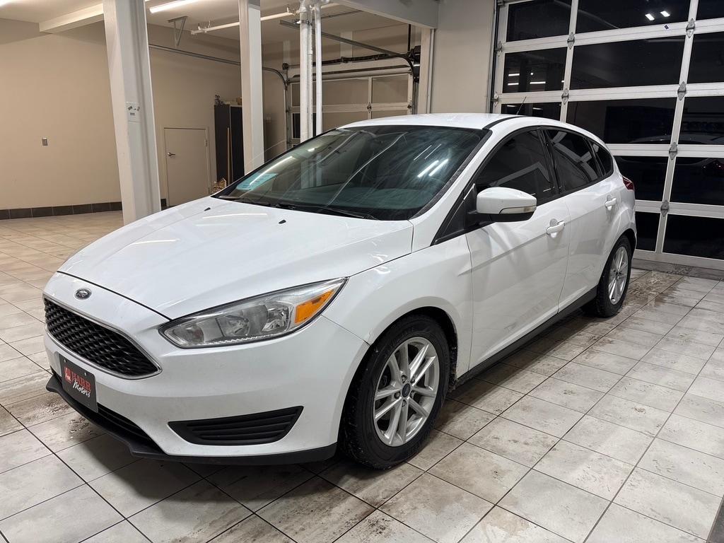 2016 Ford Focus SE's photo