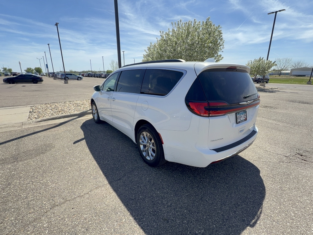 Used 2022 Chrysler Pacifica Touring L Van