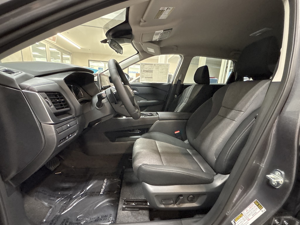 2026 Nissan Rogue SV - Photo 18