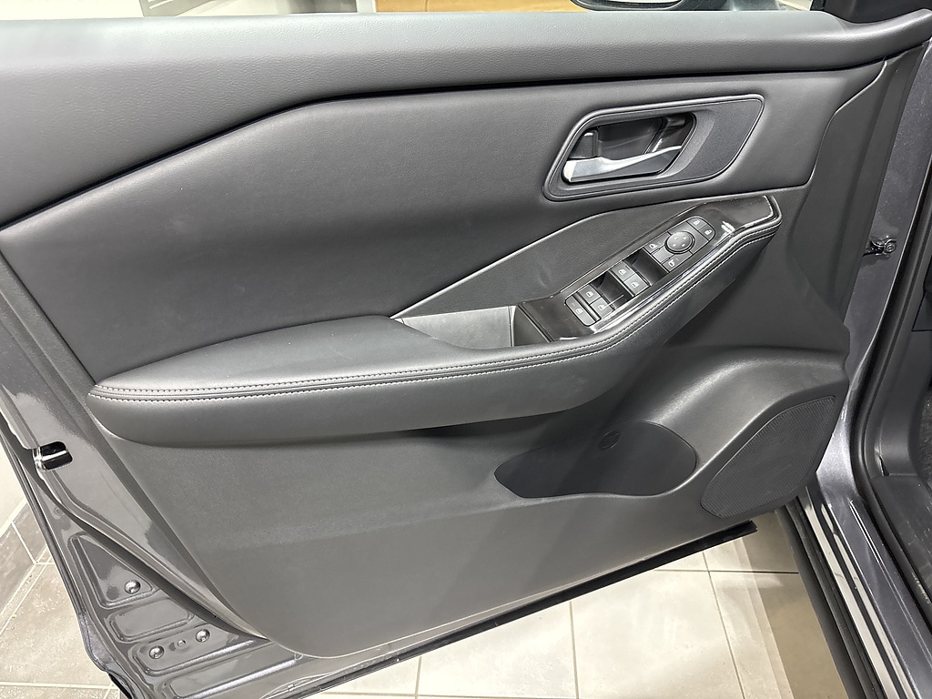 2026 Nissan Rogue SV - Photo 8