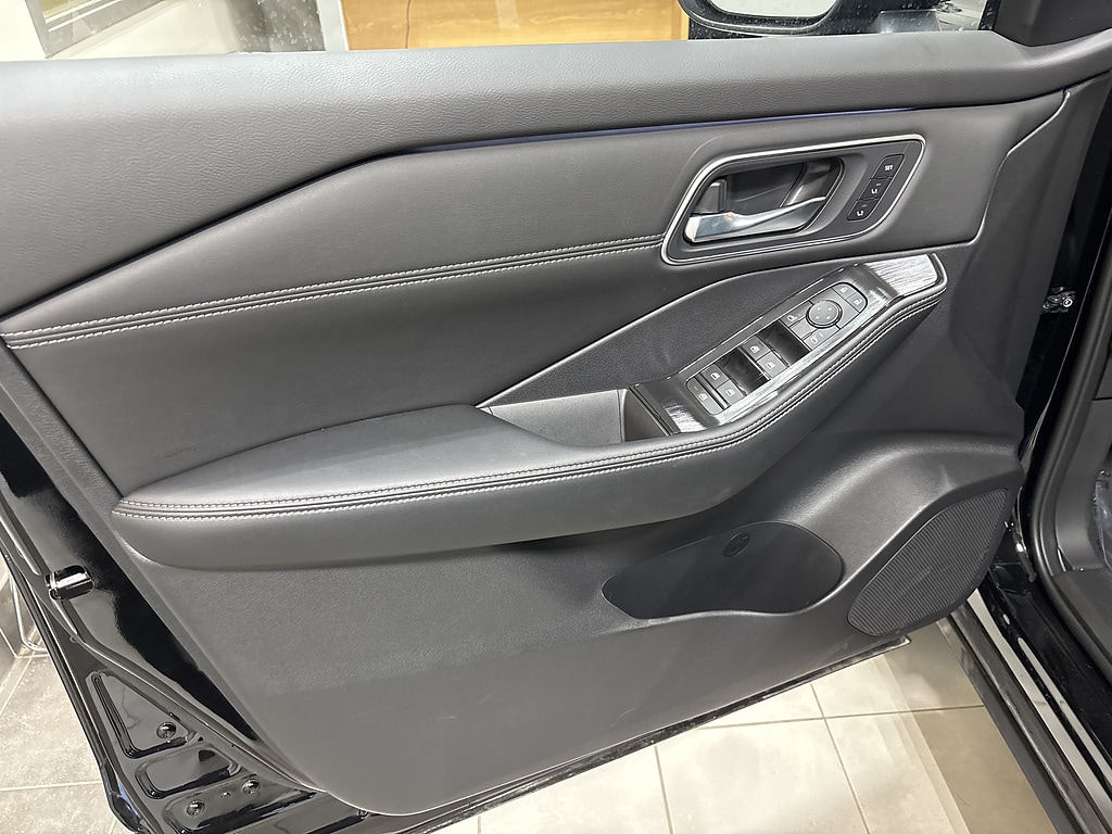 2026 Nissan Rogue Platinum - Photo 8