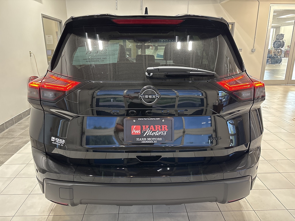 New 2026 Nissan Rogue Dark Armor? Crossover