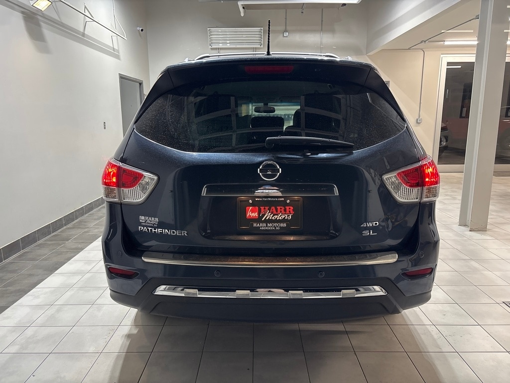2016 Nissan Pathfinder SL photo 3