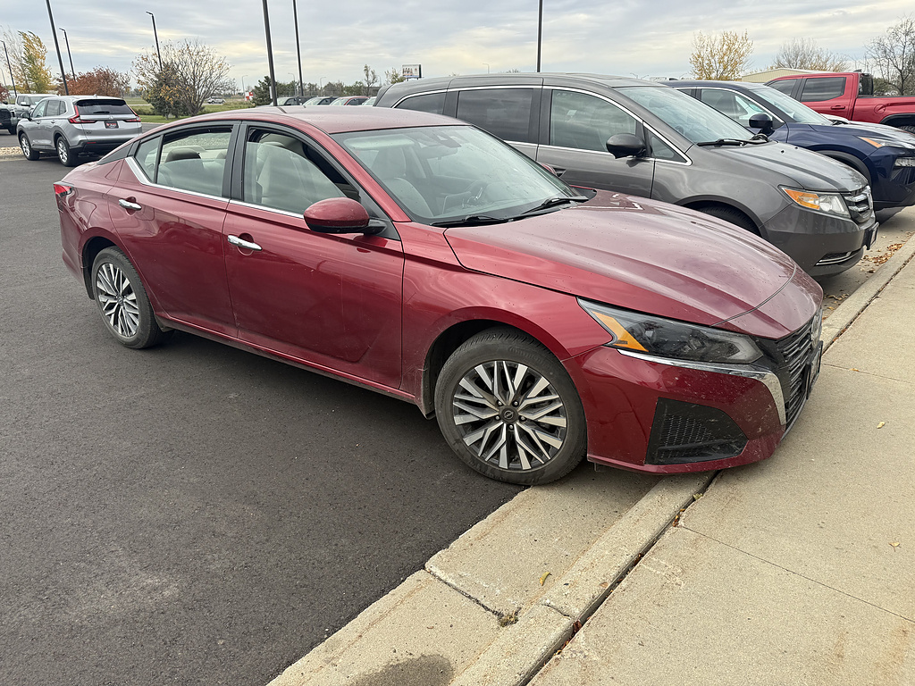 Used 2023 Nissan Altima 2.5 SV Car