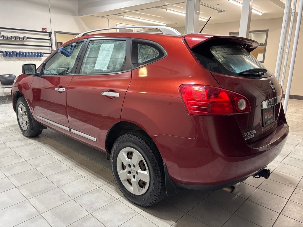 2015 Nissan Rogue Select S photo 2