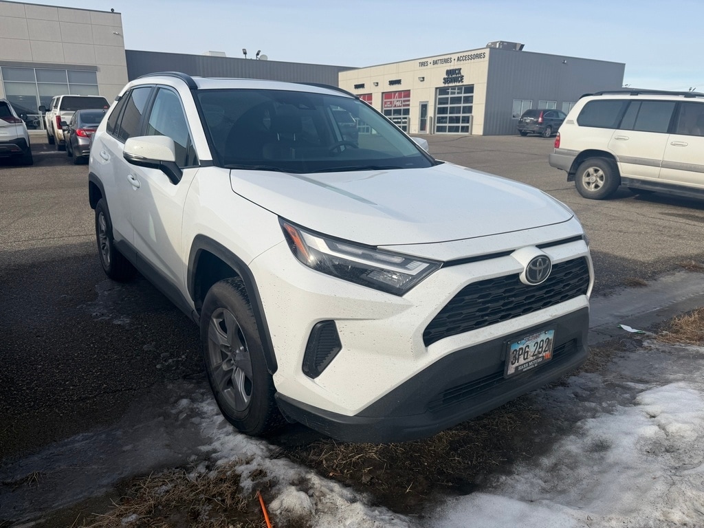 2025 Toyota RAV4 XLE's photo