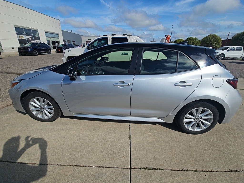 Used 2023 Toyota Corolla Hatchback SE Car