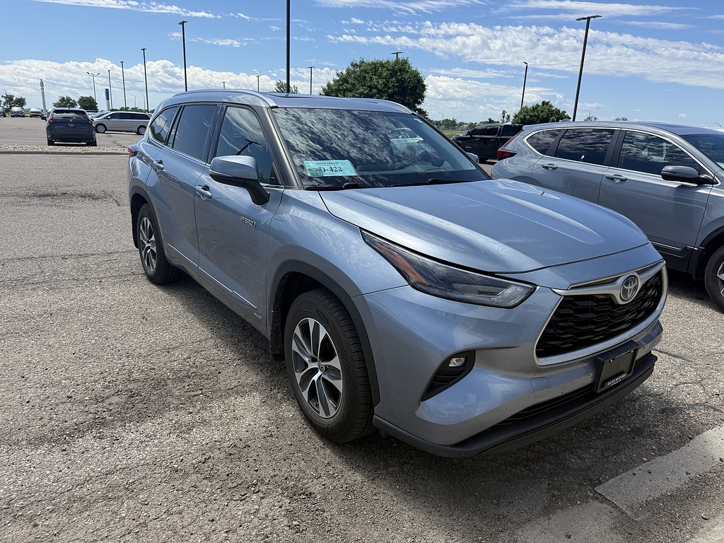 Used 2021 Toyota Highlander XLE Sport Utility