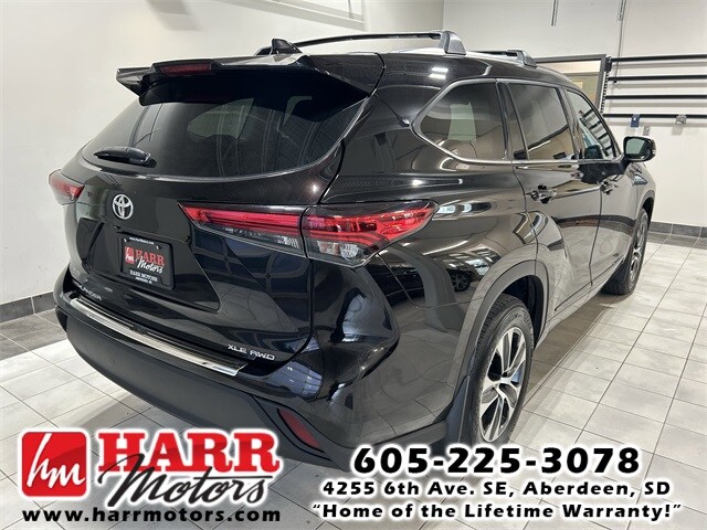 2020 Toyota Highlander XLE photo 2