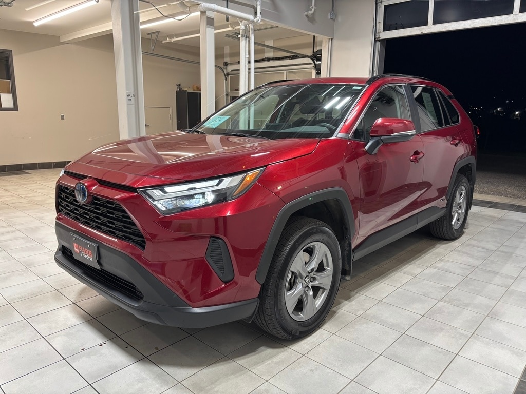 2024 Toyota RAV4 XLE photo 2