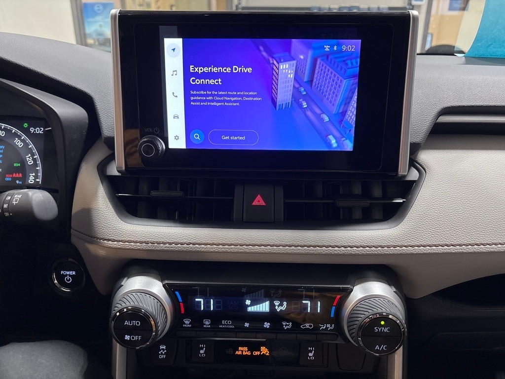 2025 Toyota RAV4 Hybrid XLE photo 4