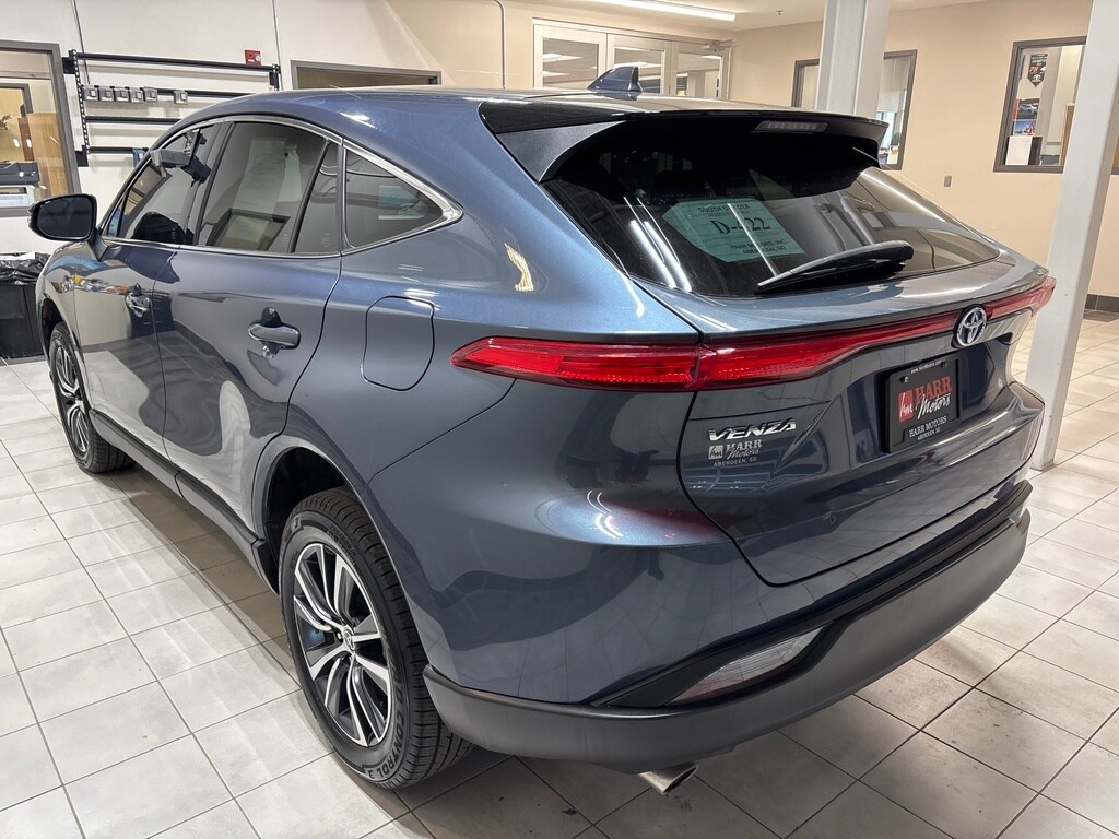 2023 Toyota Venza LE photo 2