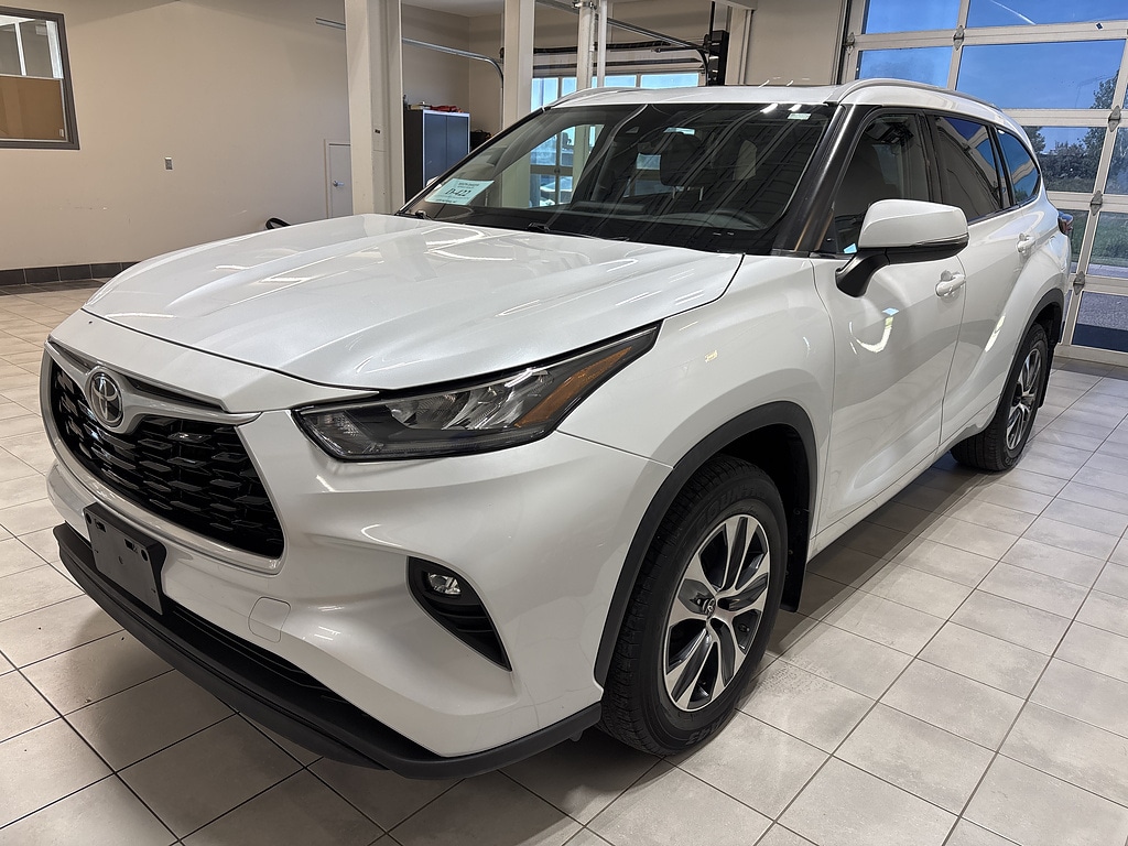 Used 2022 Toyota Highlander XLE Sport Utility