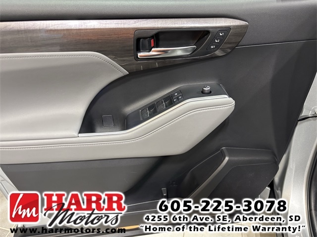 2022 Toyota Highlander Limited - Photo 8