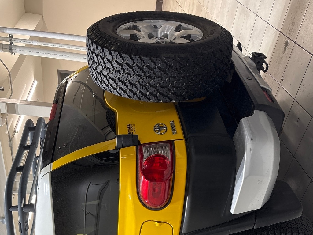 2007 Toyota FJ Cruiser Base photo 2