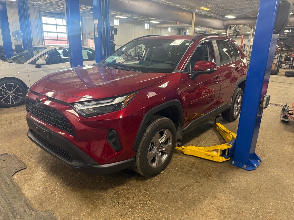 2023 Toyota RAV4 XLE's photo
