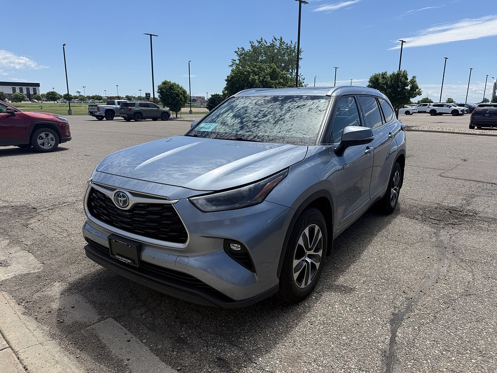 Used 2021 Toyota Highlander XLE Sport Utility