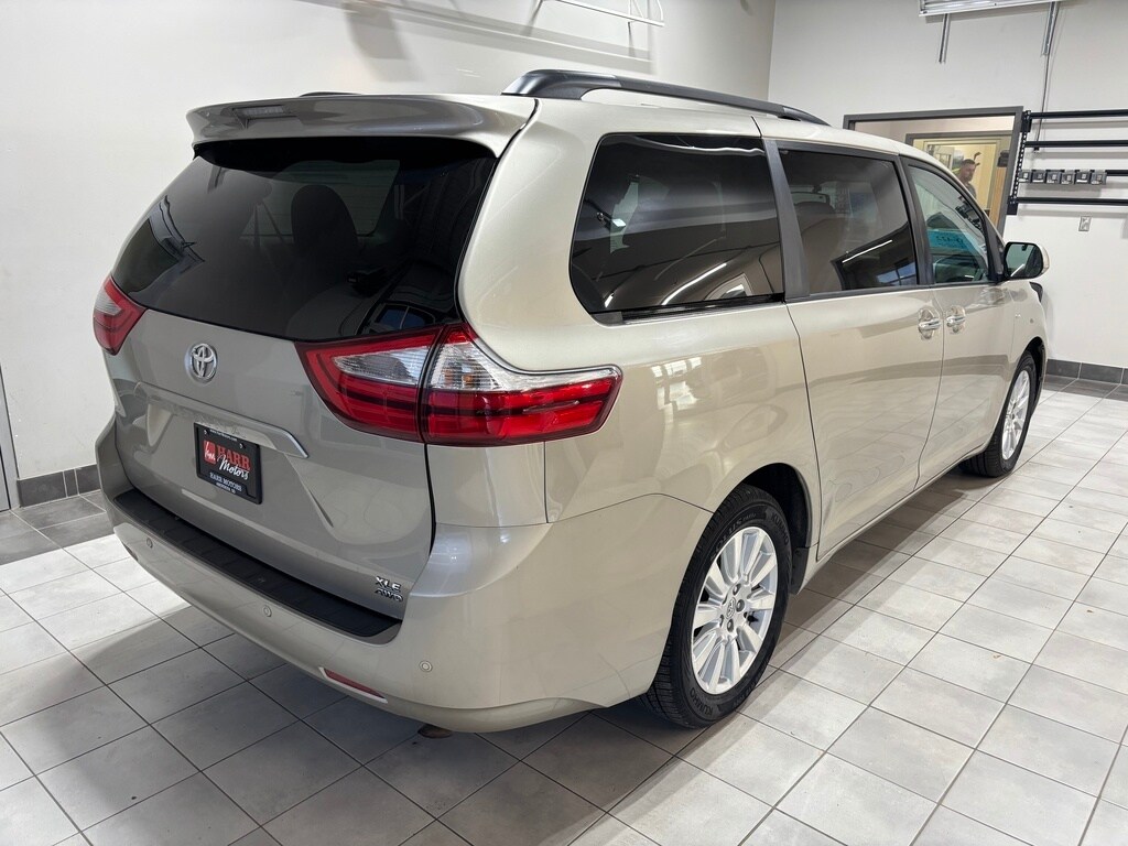 2017 Toyota Sienna Limited photo 4