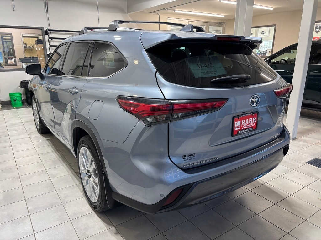 2022 Toyota Highlander Hybrid Limited photo 3