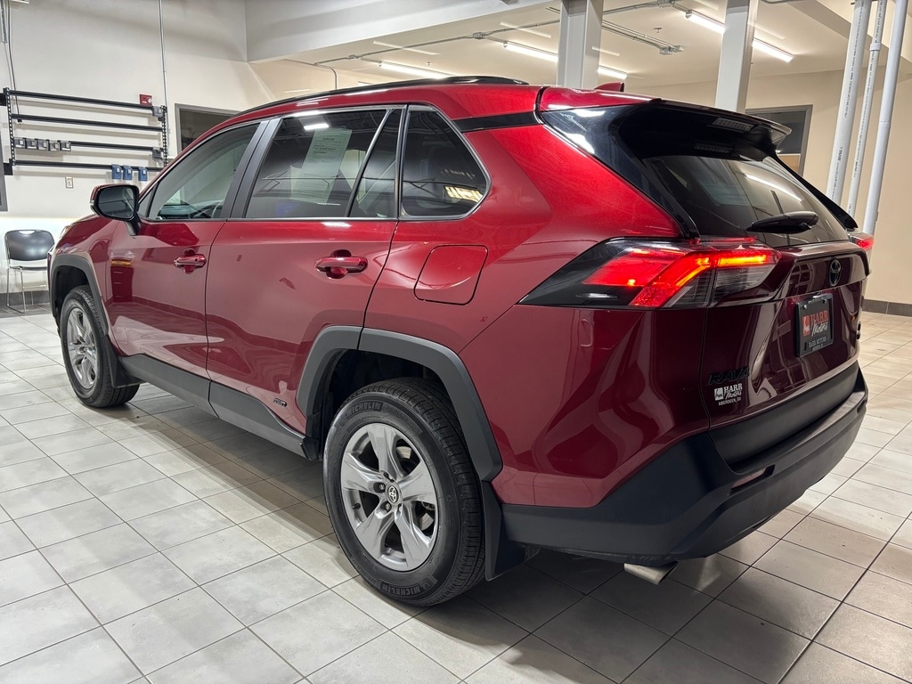 2024 Toyota RAV4 XLE photo 3