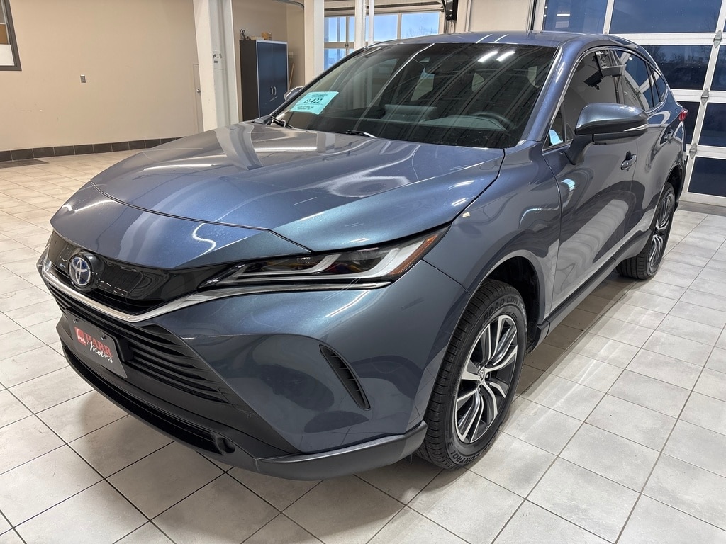 2023 Toyota Venza LE's photo