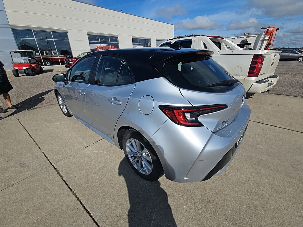 Used 2023 Toyota Corolla Hatchback SE Car