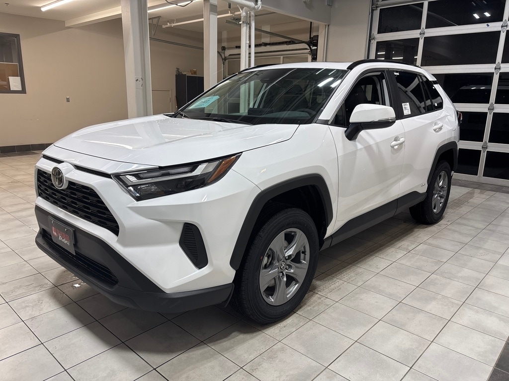 2025 Toyota RAV4 XLE's photo