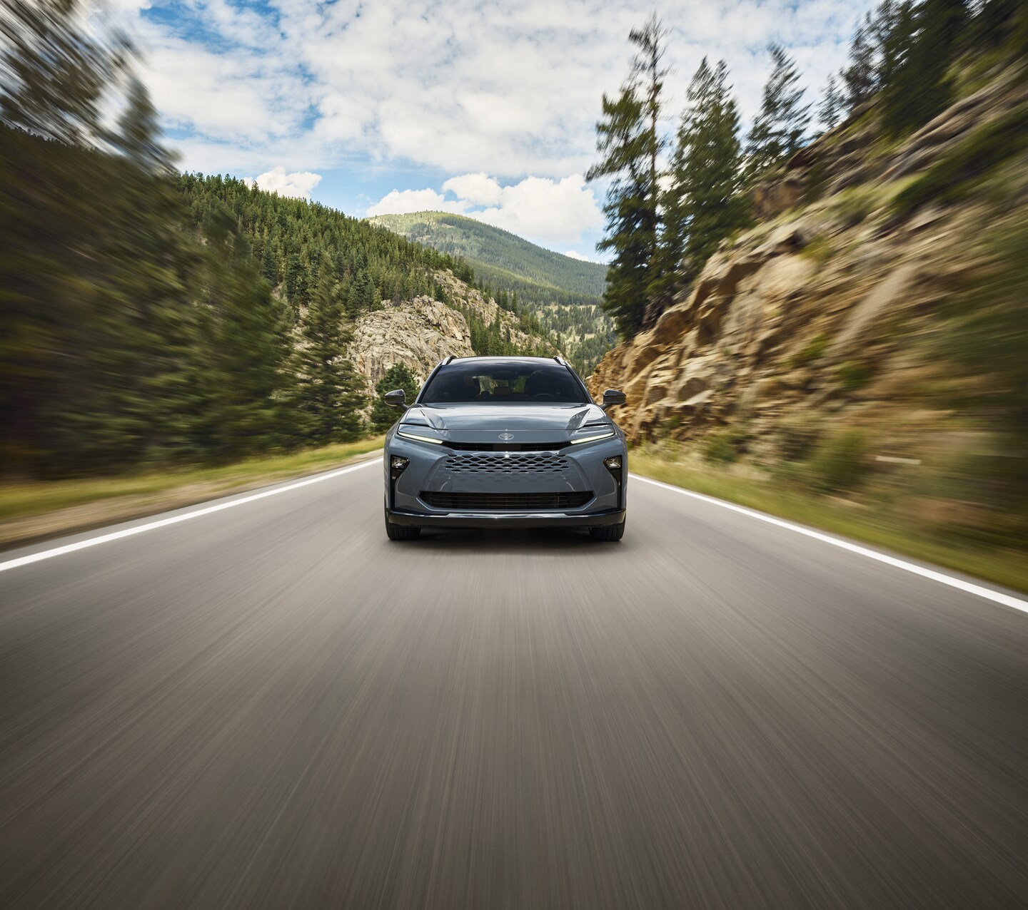  New 2025 Toyota Crown Signia car