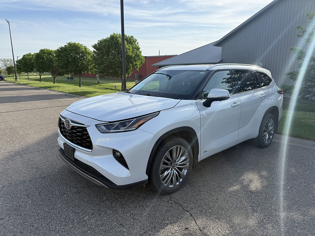 2024 Toyota Highlander Hybrid Platinum AWD's photo