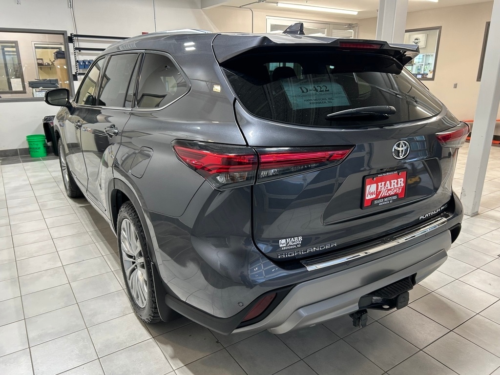 2022 Toyota Highlander Platinum photo 3