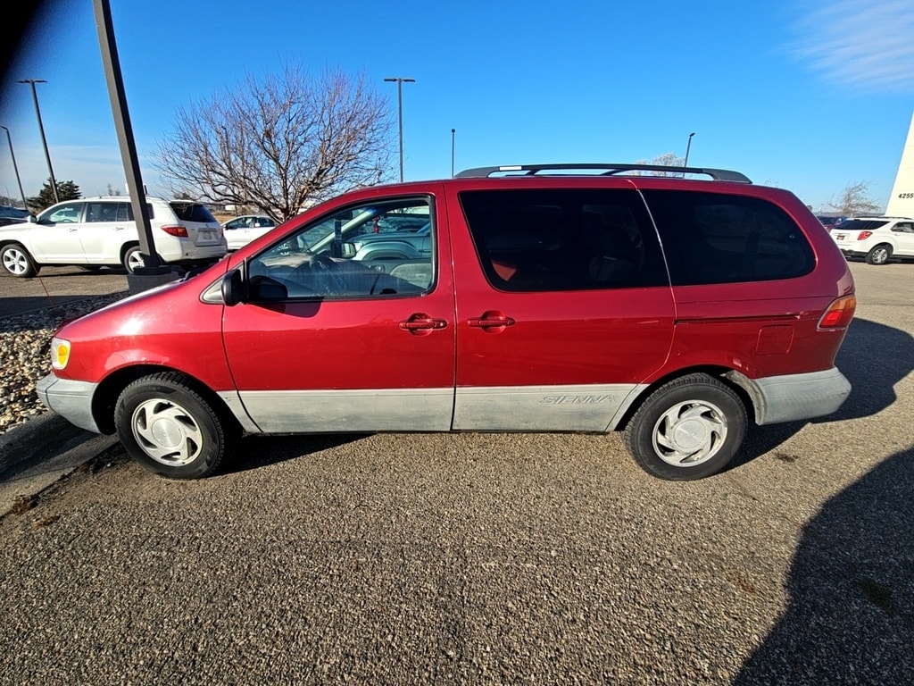 1998 Toyota Sienna LE