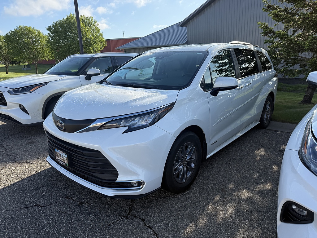 Used 2021 Toyota Sienna XLE 8-Passenger Van
