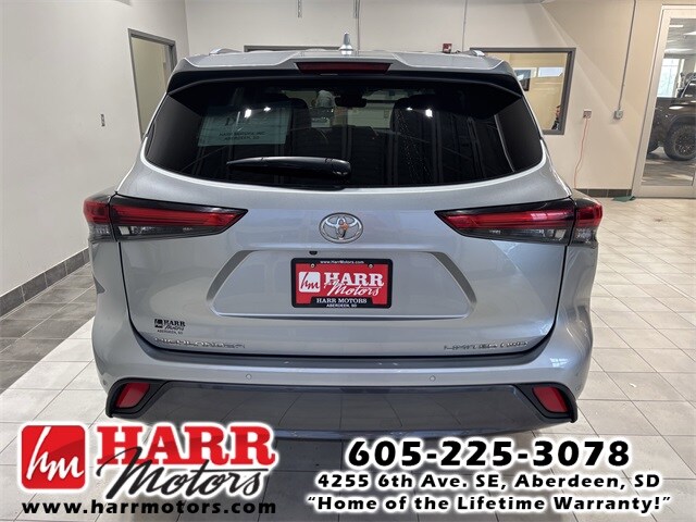 2022 Toyota Highlander Limited photo 3