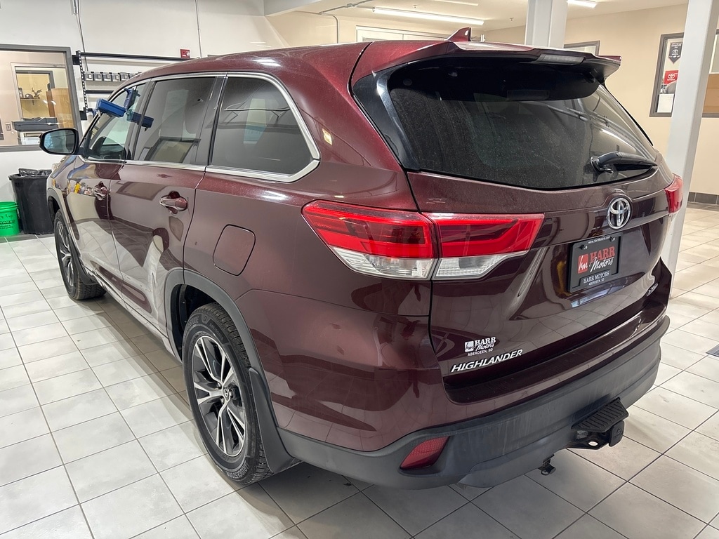 2018 Toyota Highlander LE Plus photo 3