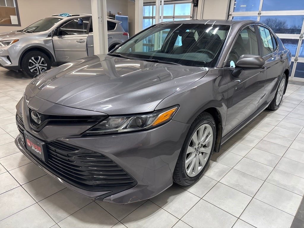 2019 Toyota Camry LE's photo