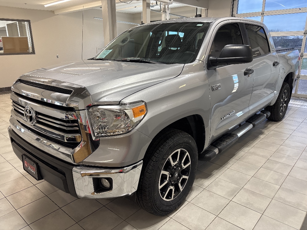 2017 Toyota Tundra SR5 5.7L 4WD FFV Crew Max Short Bed's photo