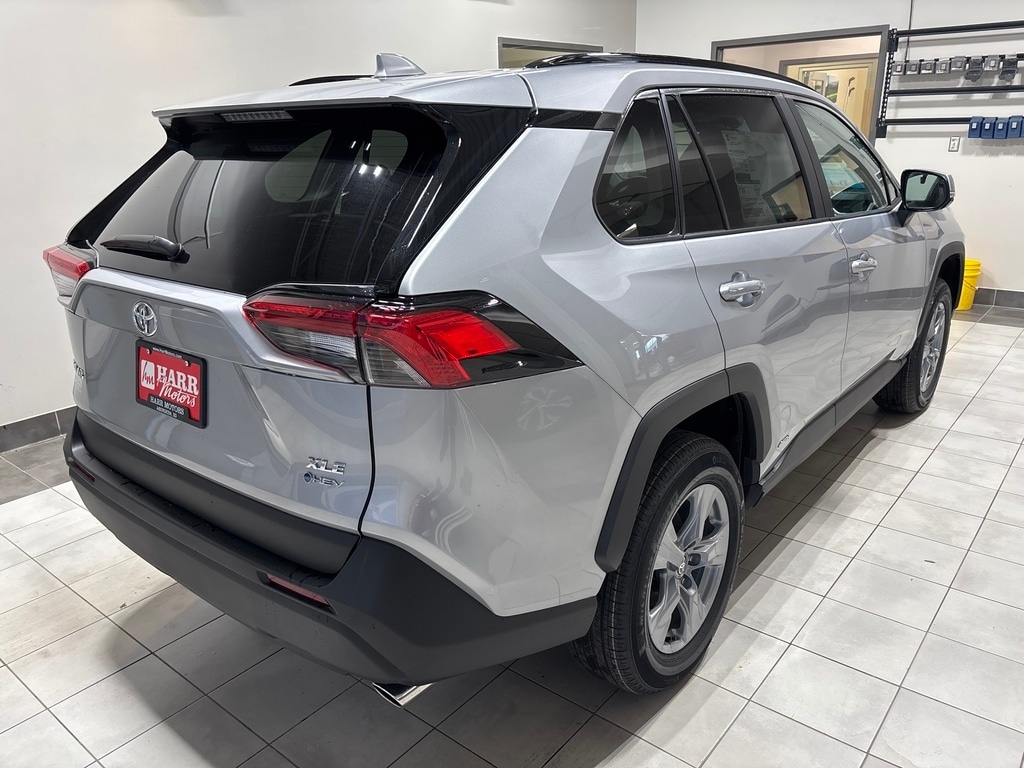 2025 Toyota RAV4 Hybrid XLE photo 2