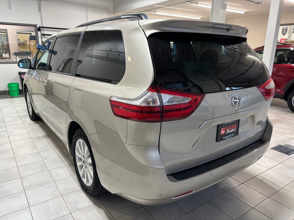 2017 Toyota Sienna Limited photo 2